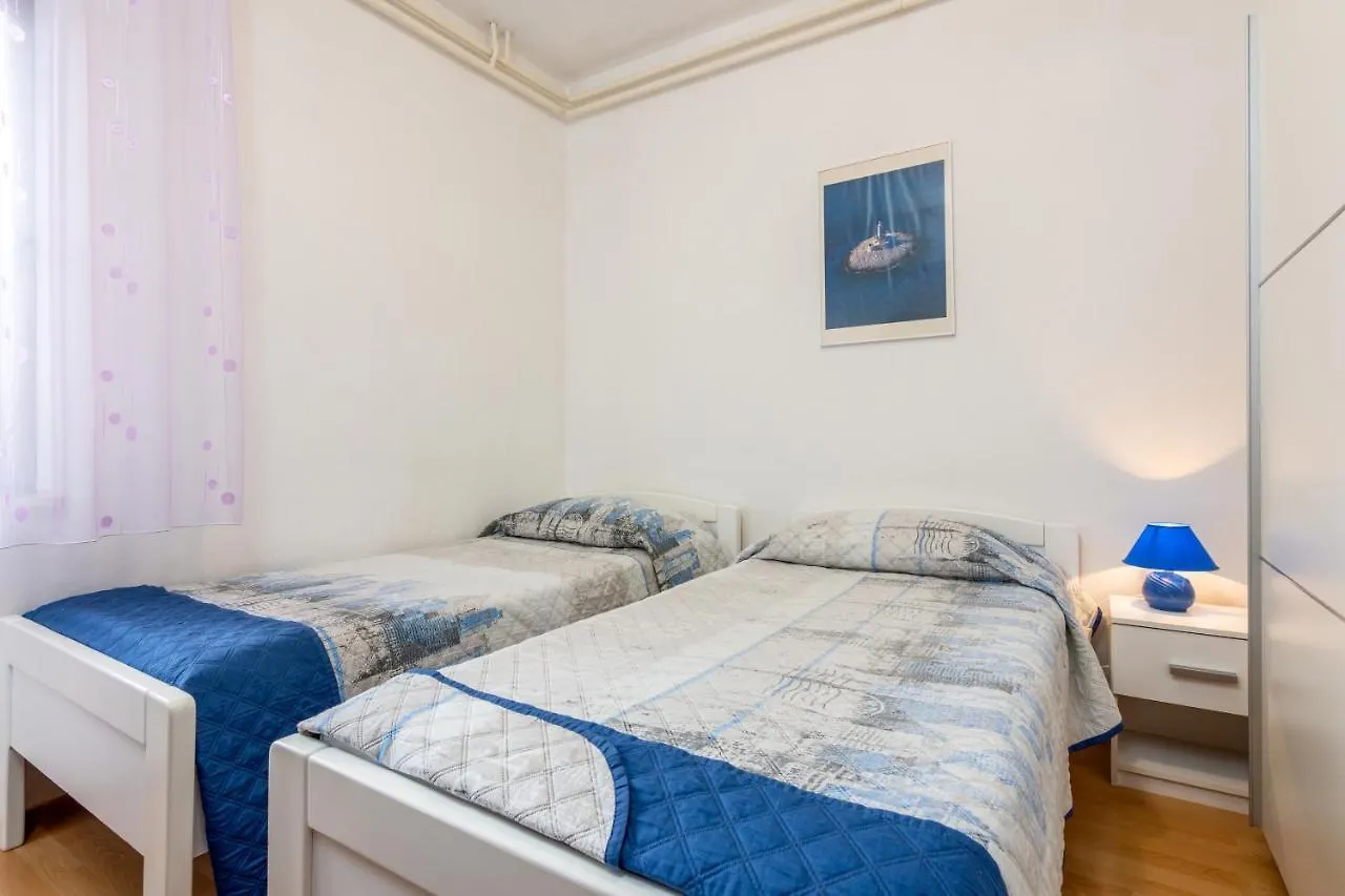 Apartments With A Parking Space Medulin - 7657 Croatia