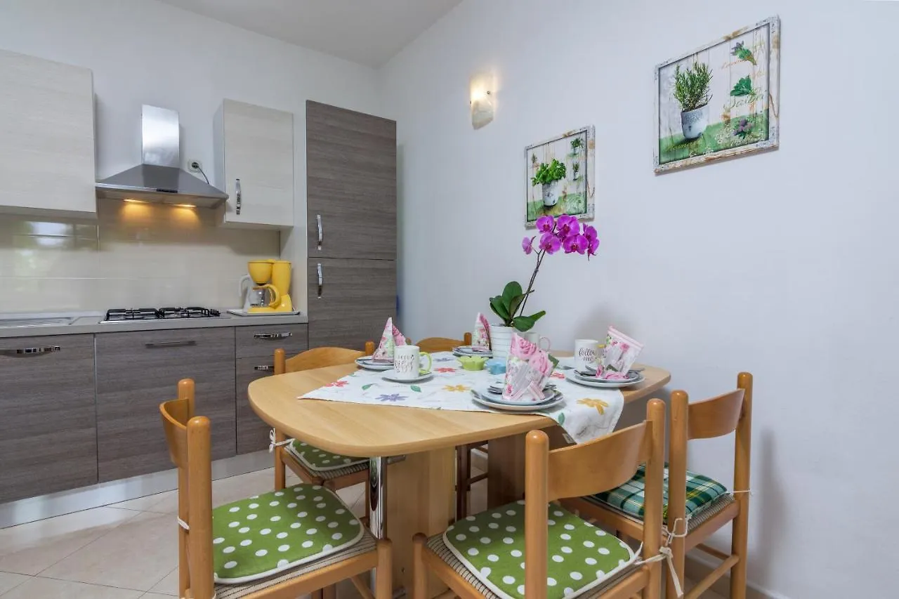 Apartments With A Parking Space Medulin - 7657 Croatia